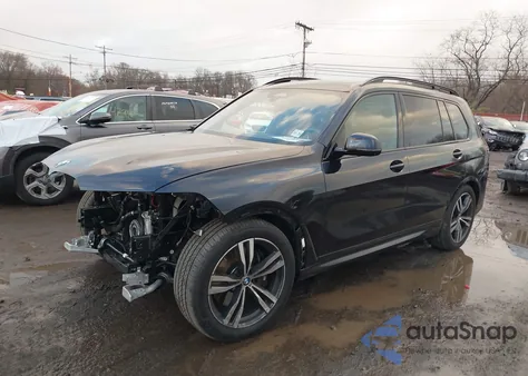 2025 BMW X7 xDrive40I z USA, uszkodzony, nr VIN 5UX23EM00S9Y58797